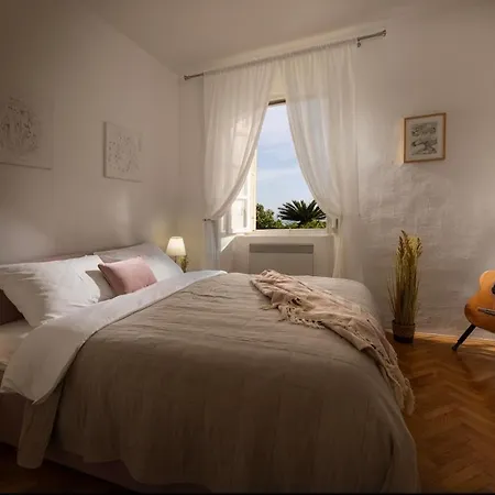 Apartment Ivo's Garden Prostran Stan U Blizini Starog Grada *